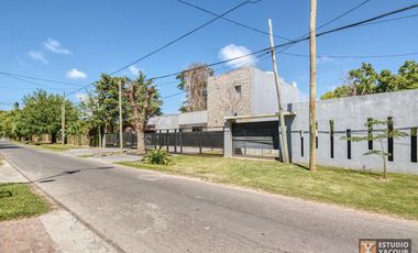 Casa venta - 2 dormitorios 3 baños - Cochera - Pileta - 230mts2 - City Bell, La Plata