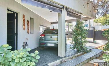 Casa venta - 2 dormitorios 3 baños - Cochera - Pileta - 230mts2 - City Bell, La Plata