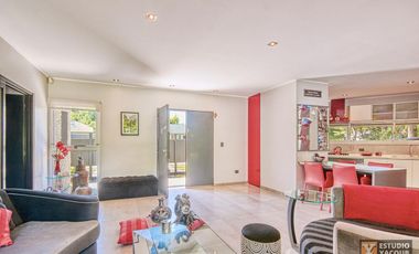 Casa venta - 2 dormitorios 3 baños - Cochera - Pileta - 230mts2 - City Bell, La Plata