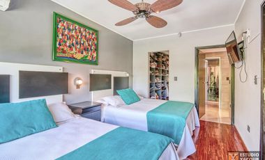 Casa venta - 2 dormitorios 3 baños - Cochera - Pileta - 230mts2 - City Bell, La Plata