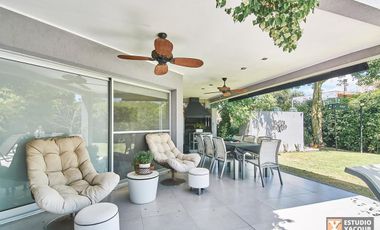 Casa venta - 2 dormitorios 3 baños - Cochera - Pileta - 230mts2 - City Bell, La Plata