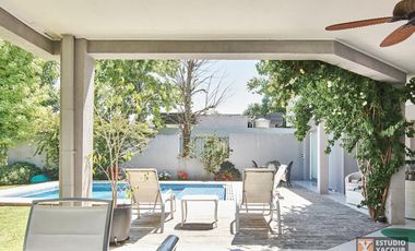 Casa venta - 2 dormitorios 3 baños - Cochera - Pileta - 230mts2 - City Bell, La Plata