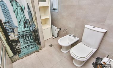 Casa venta - 2 dormitorios 3 baños - Cochera - Pileta - 230mts2 - City Bell, La Plata