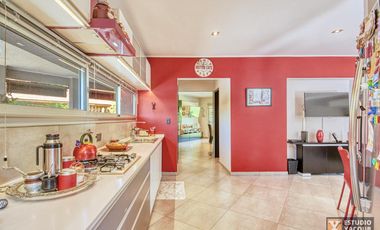 Casa venta - 2 dormitorios 3 baños - Cochera - Pileta - 230mts2 - City Bell, La Plata