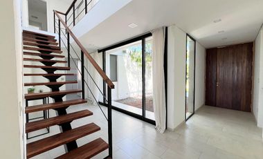 Casa en Venta Barrio Ecuestre - fondo a la laguna