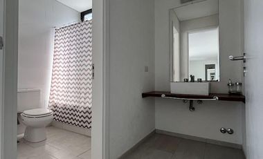Casa en Venta Barrio Ecuestre - fondo a la laguna