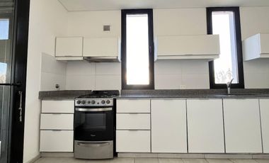 Casa en Venta Barrio Ecuestre - fondo a la laguna