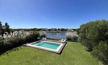 Casa en Venta Barrio Ecuestre - fondo a la laguna