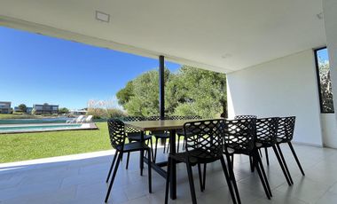 Casa en Venta Barrio Ecuestre - fondo a la laguna