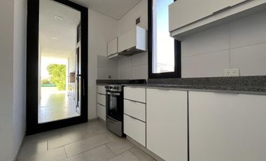 Casa en Venta Barrio Ecuestre - fondo a la laguna
