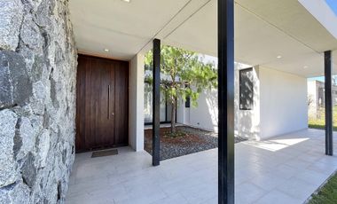 Casa en Venta Barrio Ecuestre - fondo a la laguna