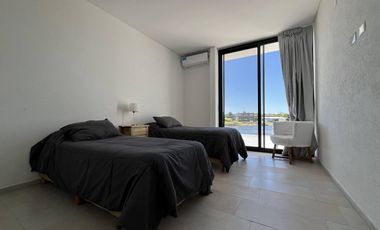 Casa en Venta Barrio Ecuestre - fondo a la laguna