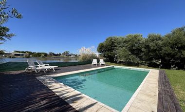 Casa en Venta Barrio Ecuestre - fondo a la laguna