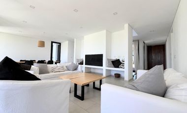 Casa en Venta Barrio Ecuestre - fondo a la laguna
