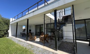 Casa en Venta Barrio Ecuestre - fondo a la laguna