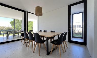 Casa en Venta Barrio Ecuestre - fondo a la laguna