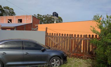Casa en venta - 2 Dormitorios 1 Baño - 70mts2 - Mar Del Tuyu