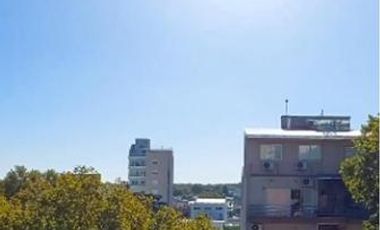 Departamento en  venta de 2 ambientes al frente con  balcón y  terrazapropia - San martin centro