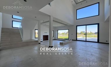 Casa en  Venta  a la laguna 5 ambientes - Puertos - Escobar-al agua-zona norte-