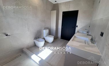 Casa en  Venta  a la laguna 5 ambientes - Puertos - Escobar-al agua-zona norte-
