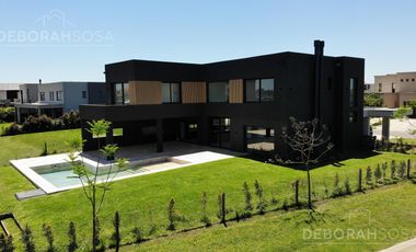 Casa en  Venta  a la laguna 5 ambientes - Puertos - Escobar-al agua-zona norte-