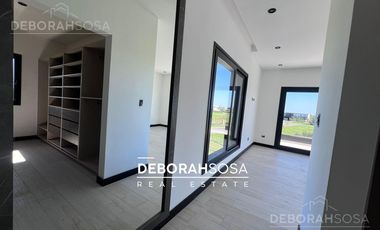 Casa en  Venta  a la laguna 5 ambientes - Puertos - Escobar-al agua-zona norte-