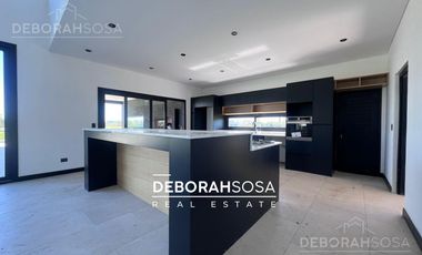 Casa en  Venta  a la laguna 5 ambientes - Puertos - Escobar-al agua-zona norte-