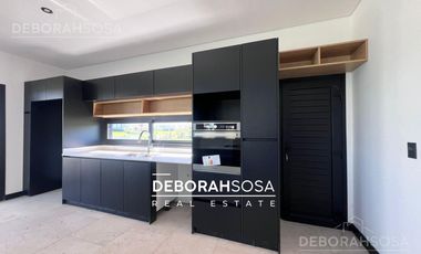 Casa en  Venta  a la laguna 5 ambientes - Puertos - Escobar-al agua-zona norte-