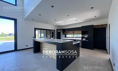Casa en  Venta  a la laguna 5 ambientes - Puertos - Escobar-al agua-zona norte-