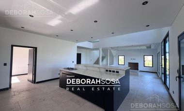 Casa en  Venta  a la laguna 5 ambientes - Puertos - Escobar-al agua-zona norte-