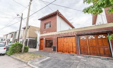 Venta dúplex 3 ambientes con patio y cochera en Ramos Mejia.