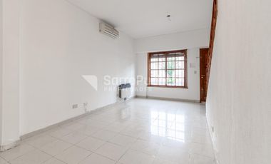 Venta dúplex 3 ambientes con patio y cochera en Ramos Mejia.