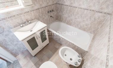 Venta dúplex 3 ambientes con patio y cochera en Ramos Mejia.