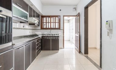 Venta dúplex 3 ambientes con patio y cochera en Ramos Mejia.