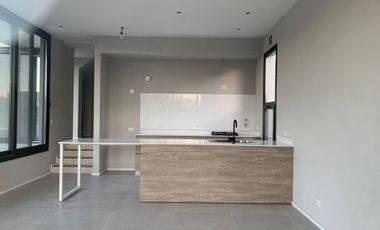 Gran casa sobre lote interno, San Matías, Escobar