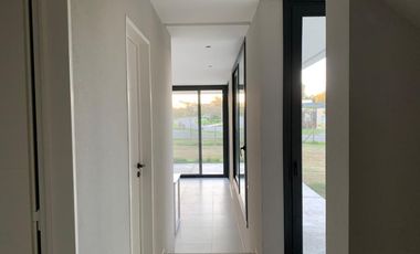 Gran casa sobre lote interno, San Matías, Escobar