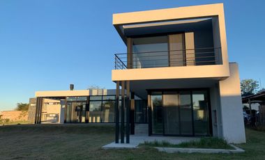 Gran casa sobre lote interno, San Matías, Escobar