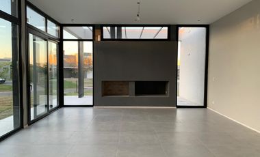 Gran casa sobre lote interno, San Matías, Escobar