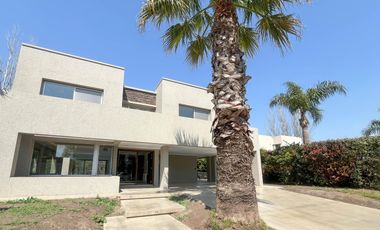 casa dos plantas 3 dormitorios funes hills miraflores