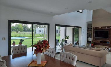 Casa en venta - 3 Dormitorios 3 Baños - Cochera - 1000Mts2 - La Cándida Club de Campo, La Plata