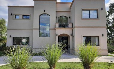 Casa en venta - 3 Dormitorios 3 Baños - Cochera - 1000Mts2 - La Cándida Club de Campo, La Plata