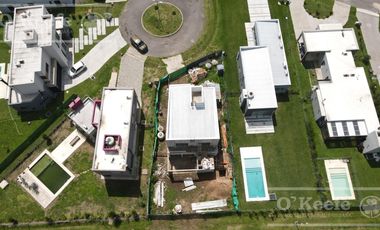 Casa en venta de  5 ambientes a estrenar  en barrio cerrado La Reserva de Hudson, Berazategui
