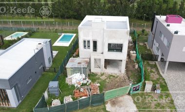 Casa en venta de  5 ambientes a estrenar  en barrio cerrado La Reserva de Hudson, Berazategui