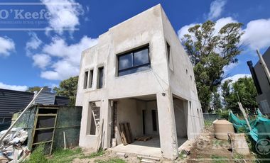 Casa en venta de  5 ambientes a estrenar  en barrio cerrado La Reserva de Hudson, Berazategui