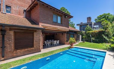 CASA EN VENTA EN LOS HORNEROS C.C CON CUATRO DORMITORIOS - MAROTO PROPIEDADES
