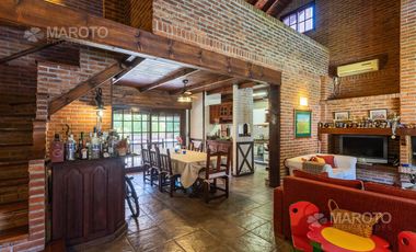 CASA EN VENTA EN LOS HORNEROS C.C CON CUATRO DORMITORIOS - MAROTO PROPIEDADES