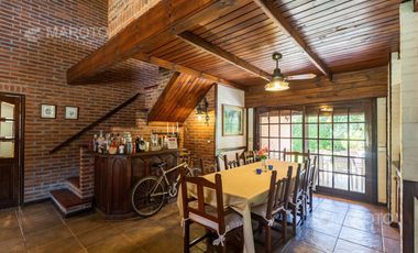 CASA EN VENTA EN LOS HORNEROS C.C CON CUATRO DORMITORIOS - MAROTO PROPIEDADES