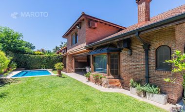 CASA EN VENTA EN LOS HORNEROS C.C CON CUATRO DORMITORIOS - MAROTO PROPIEDADES