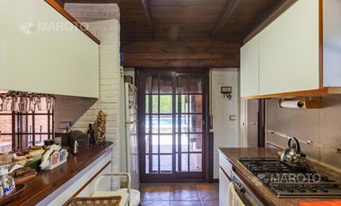 CASA EN VENTA EN LOS HORNEROS C.C CON CUATRO DORMITORIOS - MAROTO PROPIEDADES