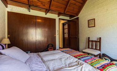 CASA EN VENTA EN LOS HORNEROS C.C CON CUATRO DORMITORIOS - MAROTO PROPIEDADES